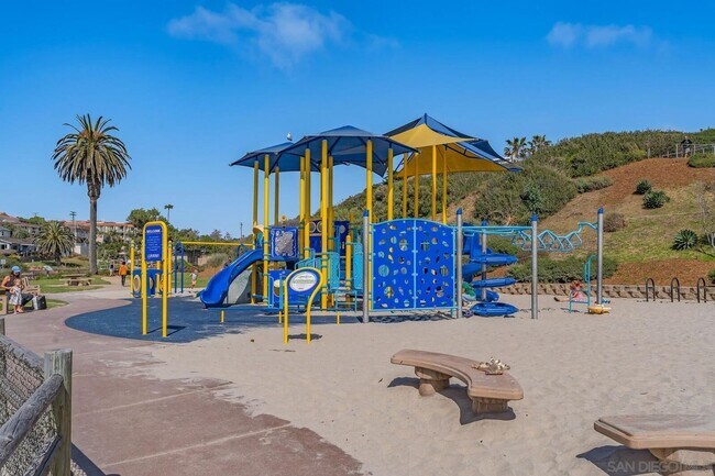 Building Photo - THE BEACH IS YOUR BACKYARD! Light & Bright...