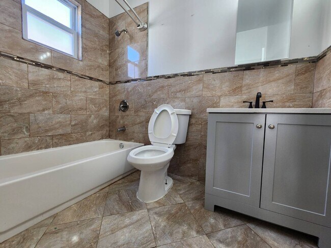 Building Photo - 176-31 130th Ave