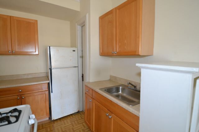 Building Photo - 1211 W Elmdale Ave