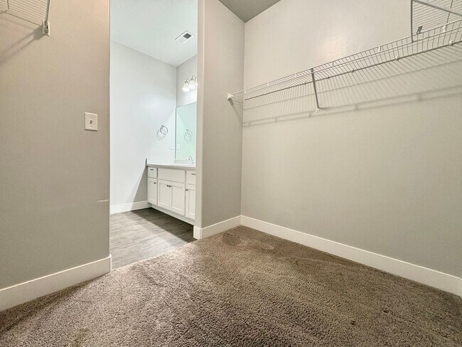 Building Photo - Spacious & Bright 3 Bedroom Condo with Pool Access, Garage, and Prime Lehi Location!