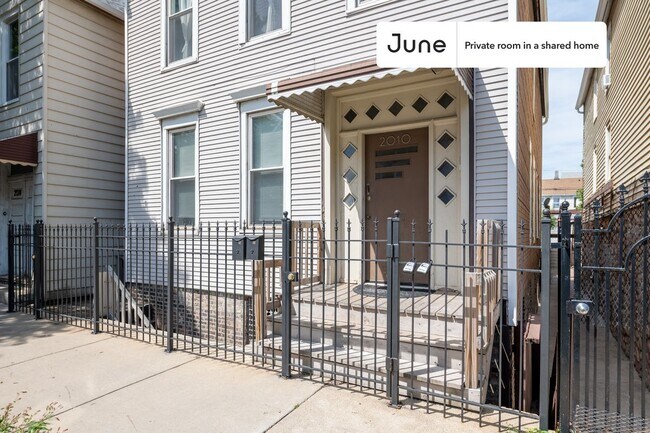 Building Photo - Room in Shared 4 bed/1 bath home