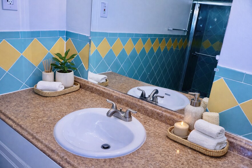 Building Photo - 1351 NE 191st St