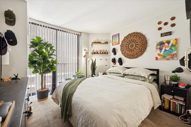 Building Photo - 345 W Fullerton Pkwy