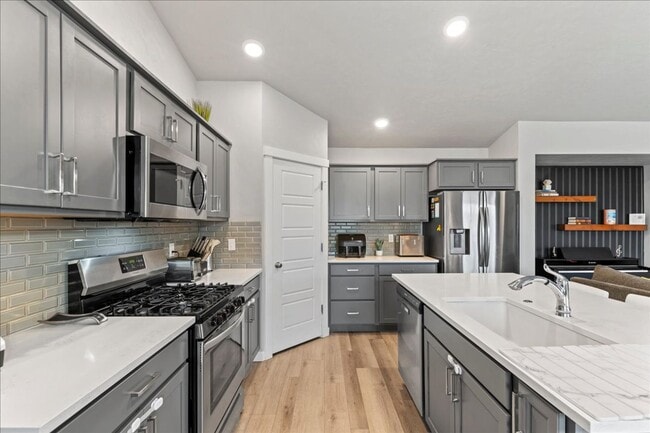 Building Photo - Single level 4bd/2ba/3 car garage Home in North Meridian