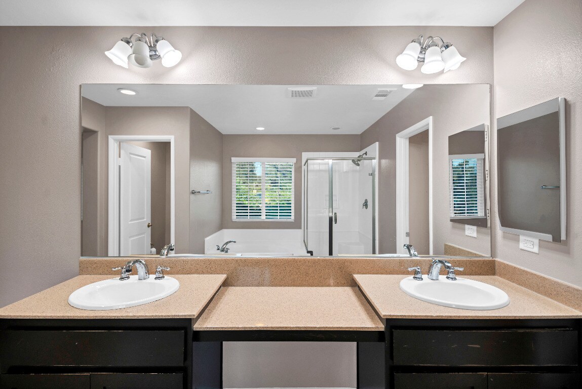 Building Photo - 4367 Amanecer Dr