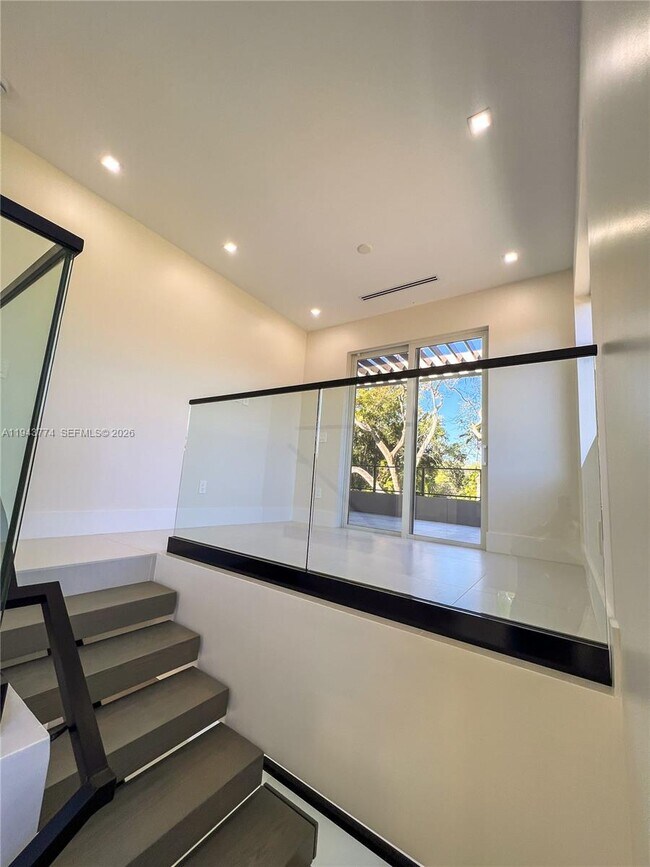 Building Photo - 7310 SW 63rd Ct