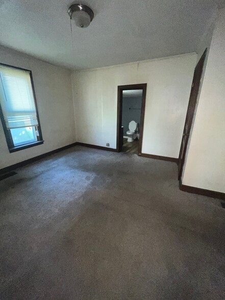 Building Photo - 425 Mooresville Pike
