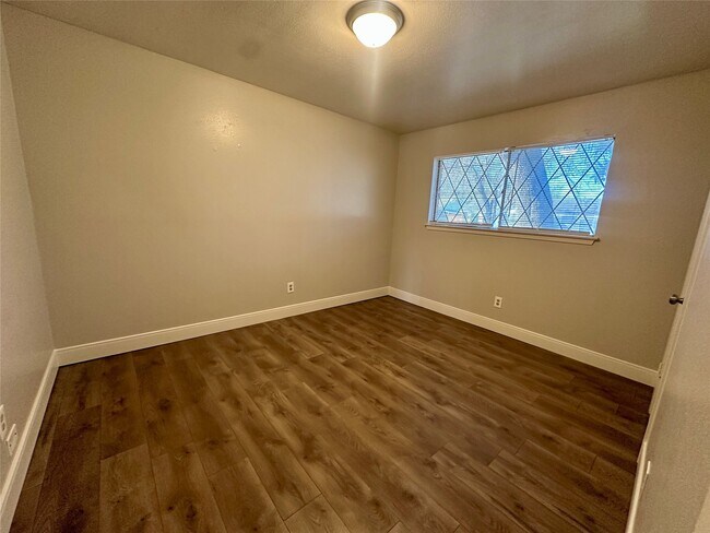 Building Photo - 9834 Denning Dr