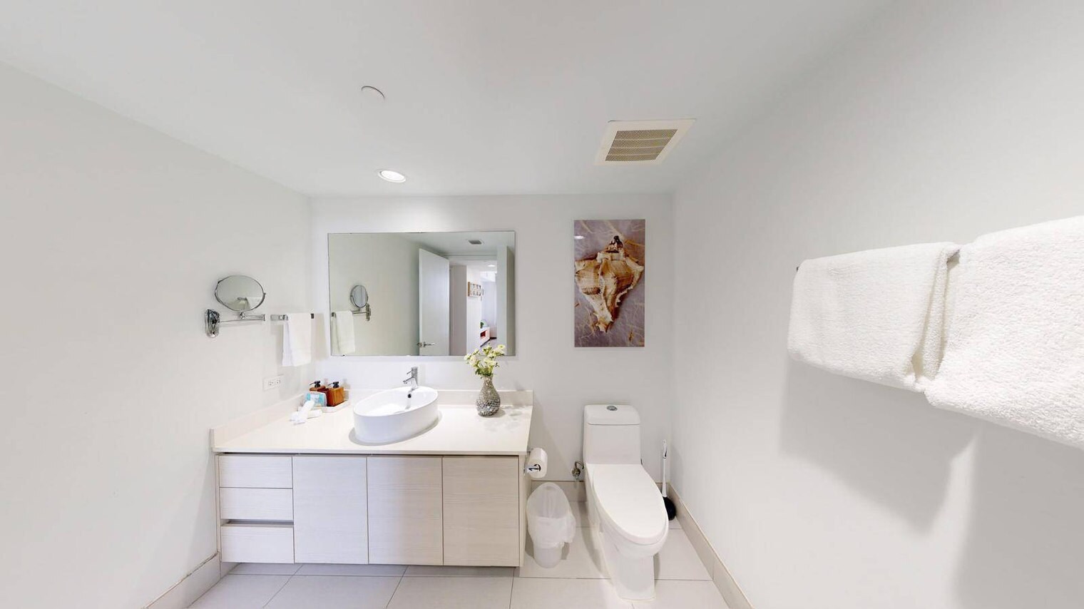 Building Photo - 2602 E Hallandale Beach Blvd