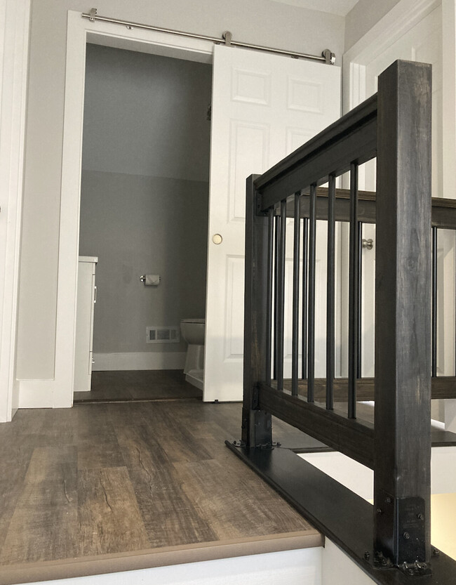 Building Photo - 1229 Sorin