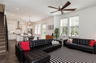 Building Photo - 306 NW H St