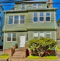Building Photo - 313 Leslie St