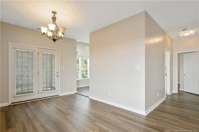 Building Photo - 1535 Dixon Dr