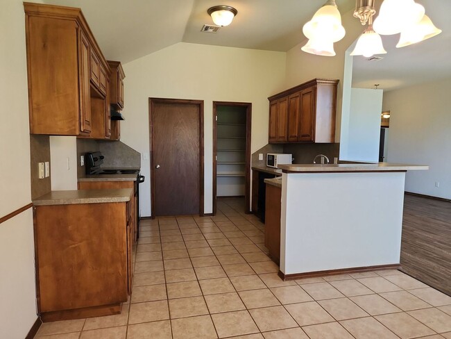 Building Photo - 2416 Arbor Dr