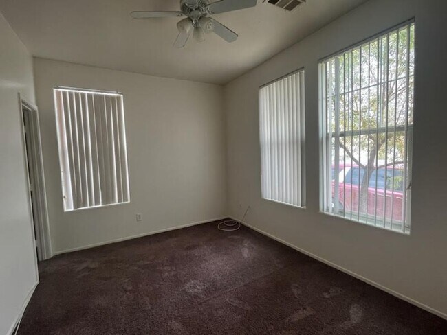 Building Photo - Great single story 3 bedroom house for rent!