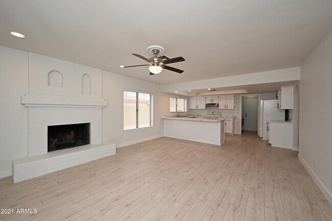 Building Photo - 7301 W Canterbury Dr