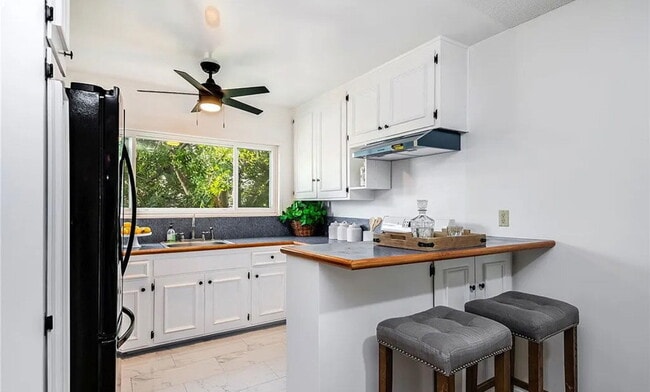Building Photo - Nestled on the vibrant Sepulveda Boulevard...