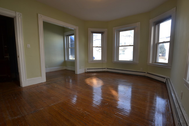 Primary Photo - 72 Easton St