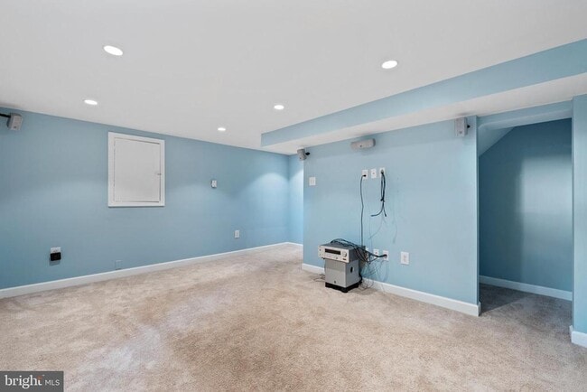 Building Photo - 2406 Huntington Ave