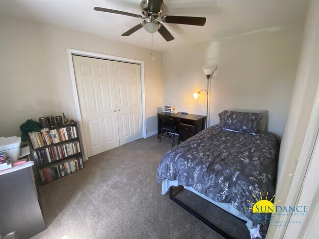 Building Photo - Spacious 3-Bedroom Home in Mary Esther Nea...