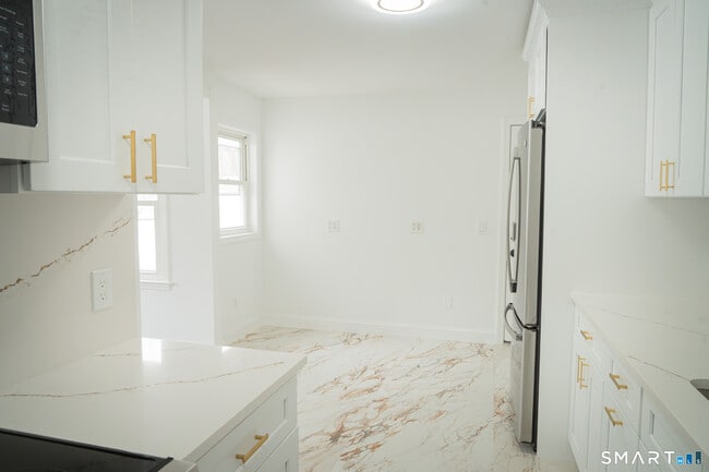 Building Photo - 21 Oven Rock Rd