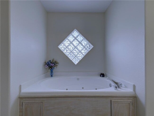 Building Photo - 14126 River Rock Dr