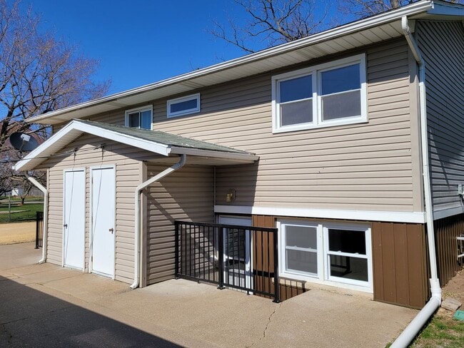 Building Photo - 505 7th Ave