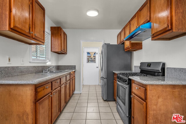 Building Photo - 6272 Silva St