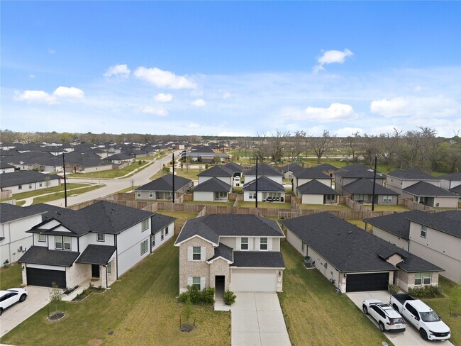 Building Photo - 1542 Merulana Lane