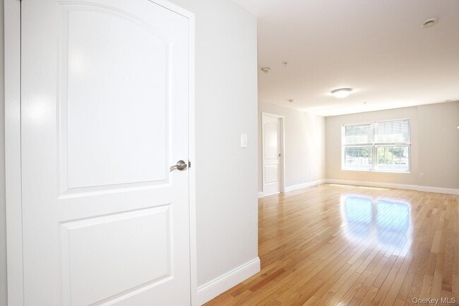 Building Photo - 21 E Central Ave