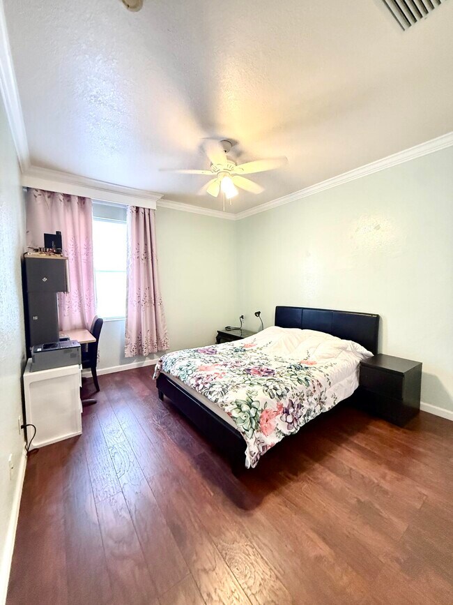 Building Photo - 1763 SW Newport Cir