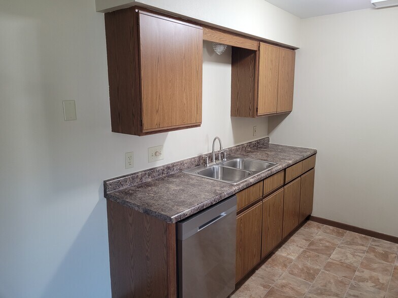 Building Photo - 2022 Sylvan Way