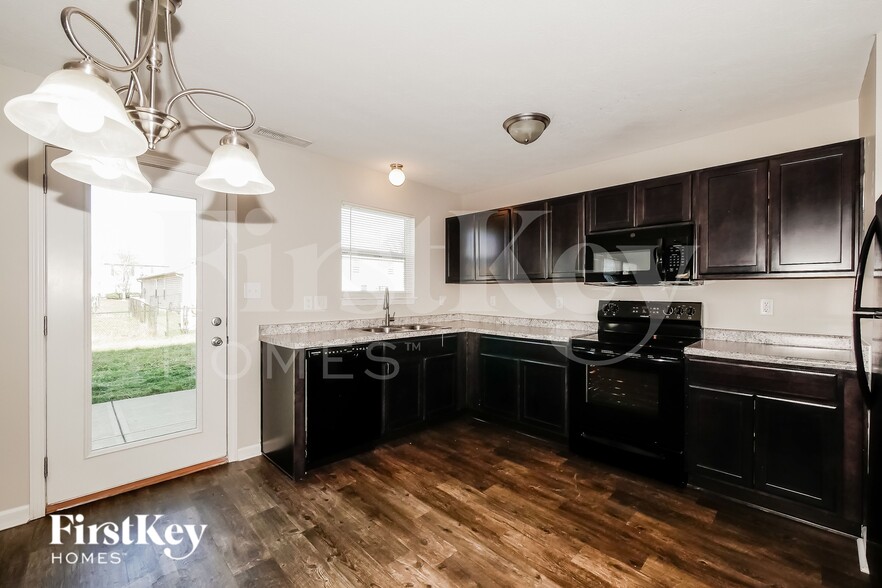 Building Photo - 8128 Wildwood Farms Dr