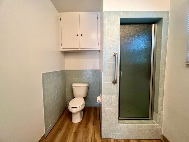 Building Photo - Large 3 Bedroom 2 Bath Home