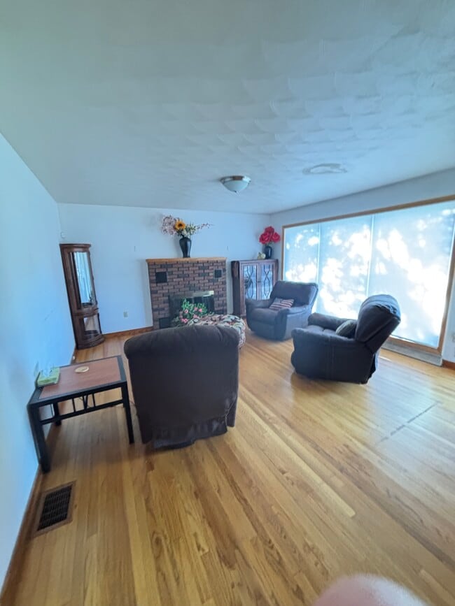 Building Photo - 1473 Linn St