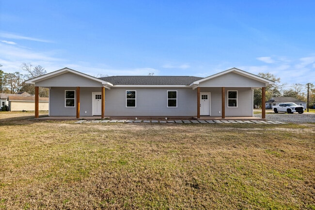 Building Photo - 608 E Beech St