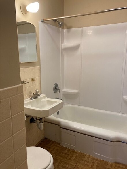 Building Photo - 115 W 13th St