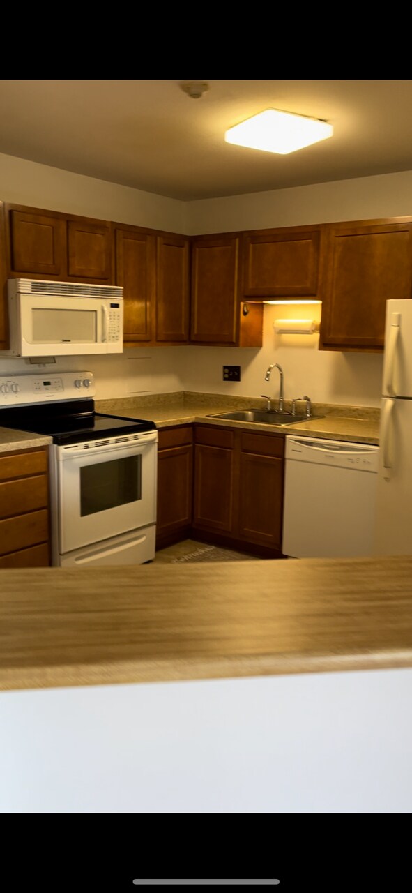 Building Photo - 9022 N Park Plaza Ct
