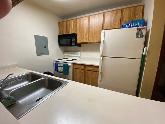 Building Photo - SHI RENTAL