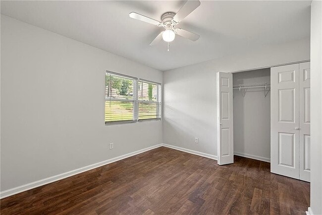 Building Photo - Oakvale