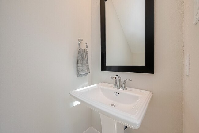 Building Photo - 10915 Brambling Wood Dr