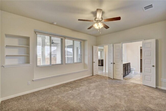 Building Photo - 453 Star Thistle St