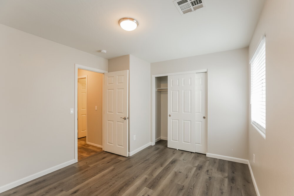 Building Photo - 1114 E Fraktur Rd