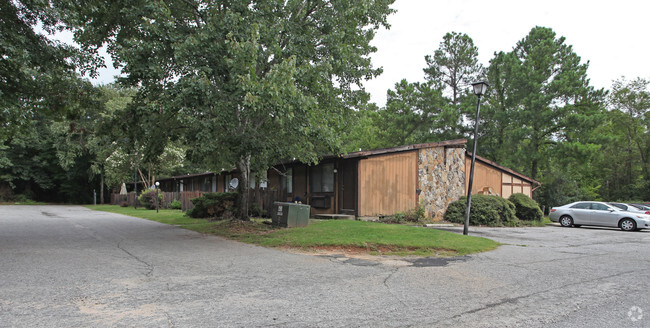 Building Photo - Trenton Court