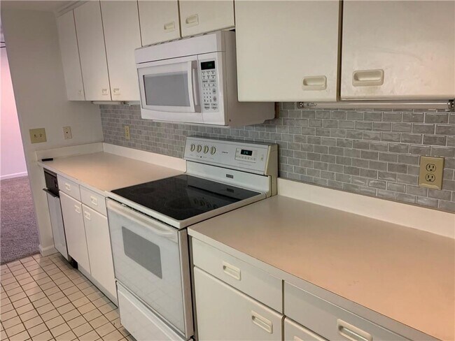 Building Photo - 53 Conanicus Ave