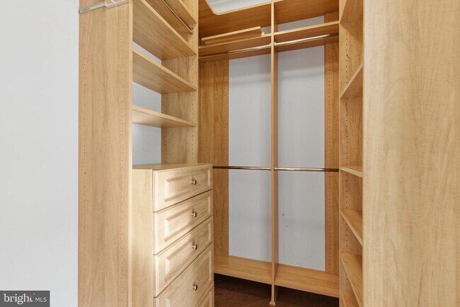 Building Photo - 2465 Army Navy Dr