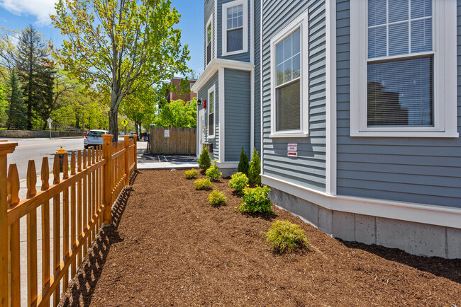 Building Photo - 2149 Dorchester Ave