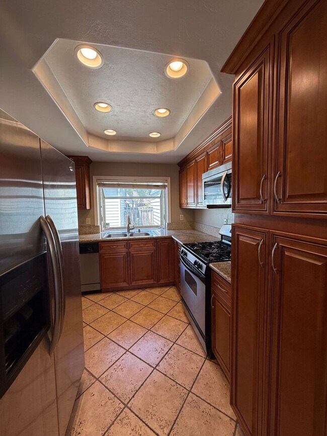 Building Photo - Charming Single-Level Townhome in Cape Concord