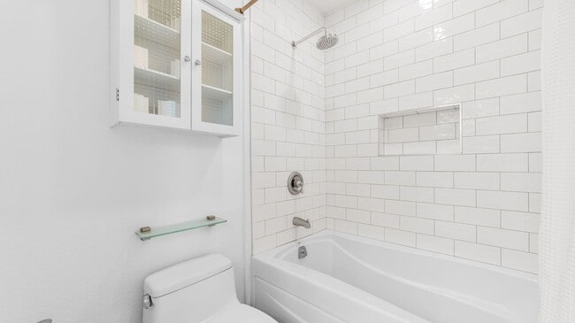 Building Photo - Beautiful 2Br/2Ba Townhome In Little Italy With Views Of The Bay! 3D Tour Link in Description Below!