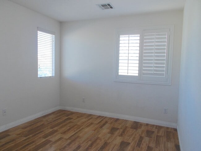 Building Photo - Beautiful 3-Bedroom Two-Story Home in Well...